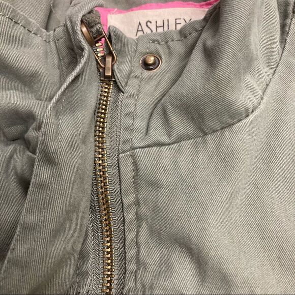 ASHLEY OUTERWEAR Women’s Army Green Vest Size Medium Zipper Closure - Picture 8 of 9
